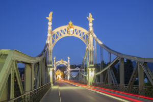 Salzachbrücke und Länderbrücke über die Salzach, Blick von Laufen nach Oberndorf in Österreich, Rupertiwinkel, Berchtesgadener Land, Oberbayern, Bayern, Süddeutschland, Deutschland, Europa Salzachbrücke und Länderbrücke über die Salzach, Blick von Laufen nach Oberndorf in Österreich, Rupertiwinkel, Berchtesgadener Land, Oberbayern, Bayern, Süddeutschland, Deutschland, Europa